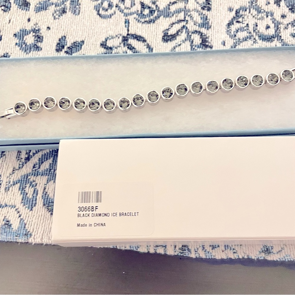 TOUCHSTONE CRYSTAL ICE BRACELET… NEW IN BOX.